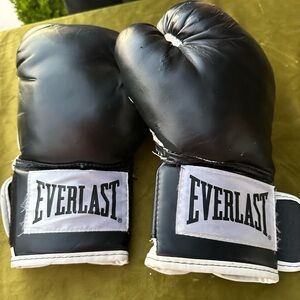 Everlast Black and White Boxing Gloves